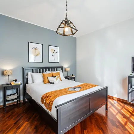Garden Retreat, 5 Min Dal Centro Con Garage Apartamento