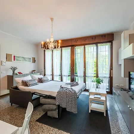 Garden Retreat, 5 Min Dal Centro Con Garage Apartamento