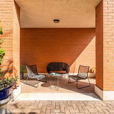 Garden Retreat, 5 Min Dal Centro Con Garage Apartamento