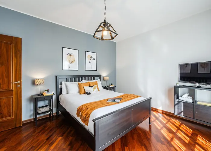 Garden Retreat, 5 Min Dal Centro Con Garage Apartamento