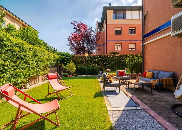 Garden Retreat, 5 Min Dal Centro Con Garage Apartamento Modena