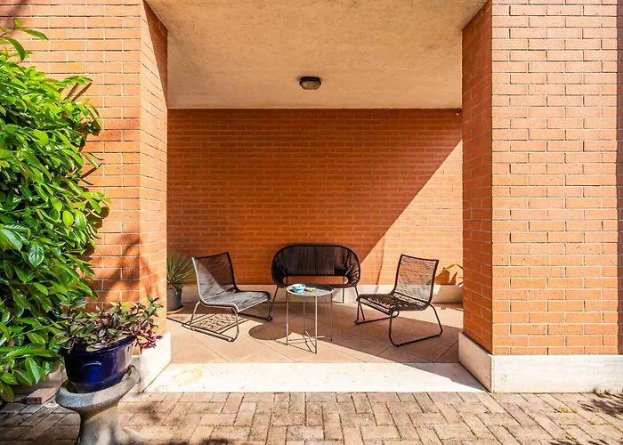 Garden Retreat, 5 Min Dal Centro Con Garage Apartamento